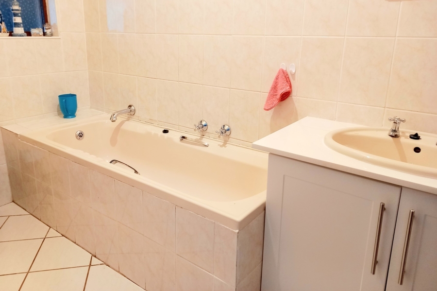 5 Bedroom Property for Sale in Vredenburg Western Cape